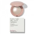 Пудровый хайлайтер Rare Beauty Positive Light Silky Touch